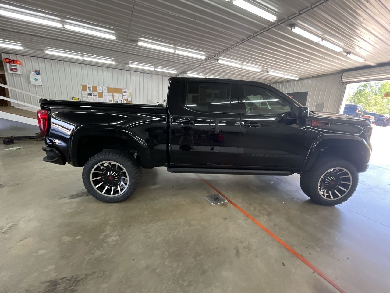 Vehicle Image 9