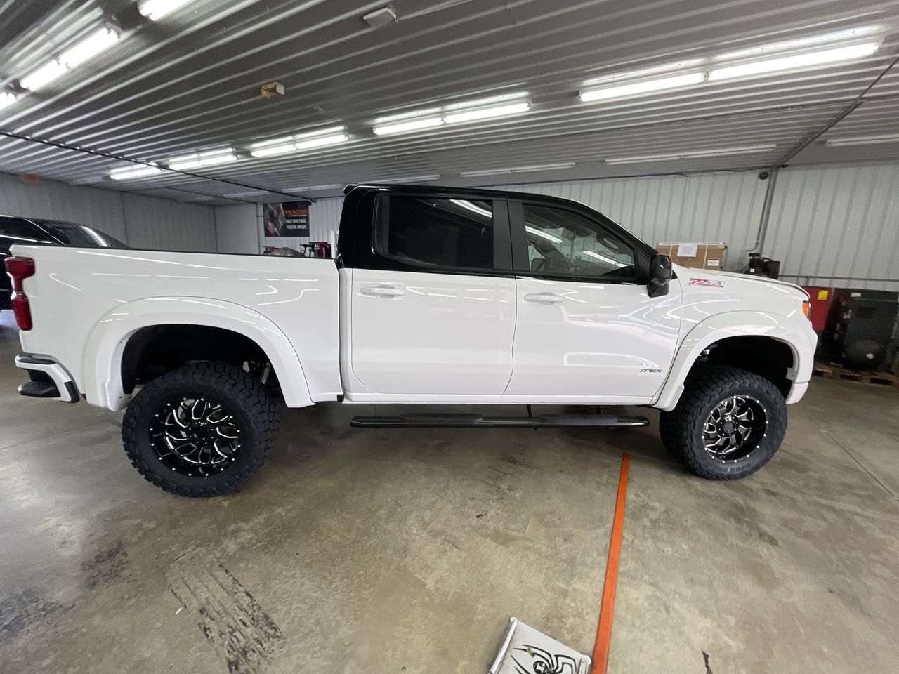 Vehicle Image 9