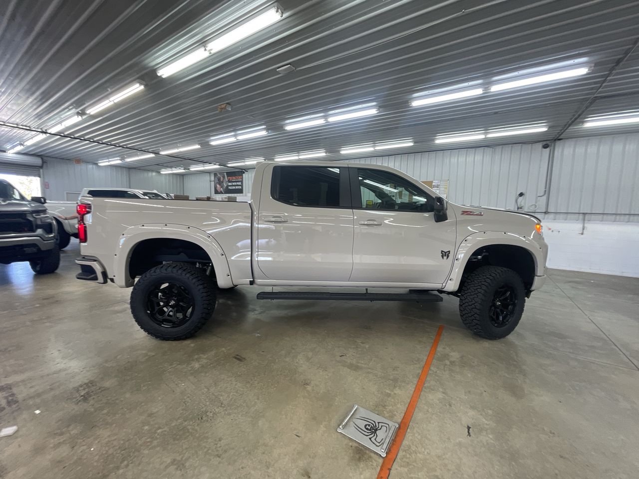 Vehicle Image 9