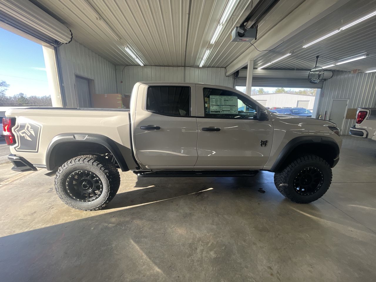 Vehicle Image 9