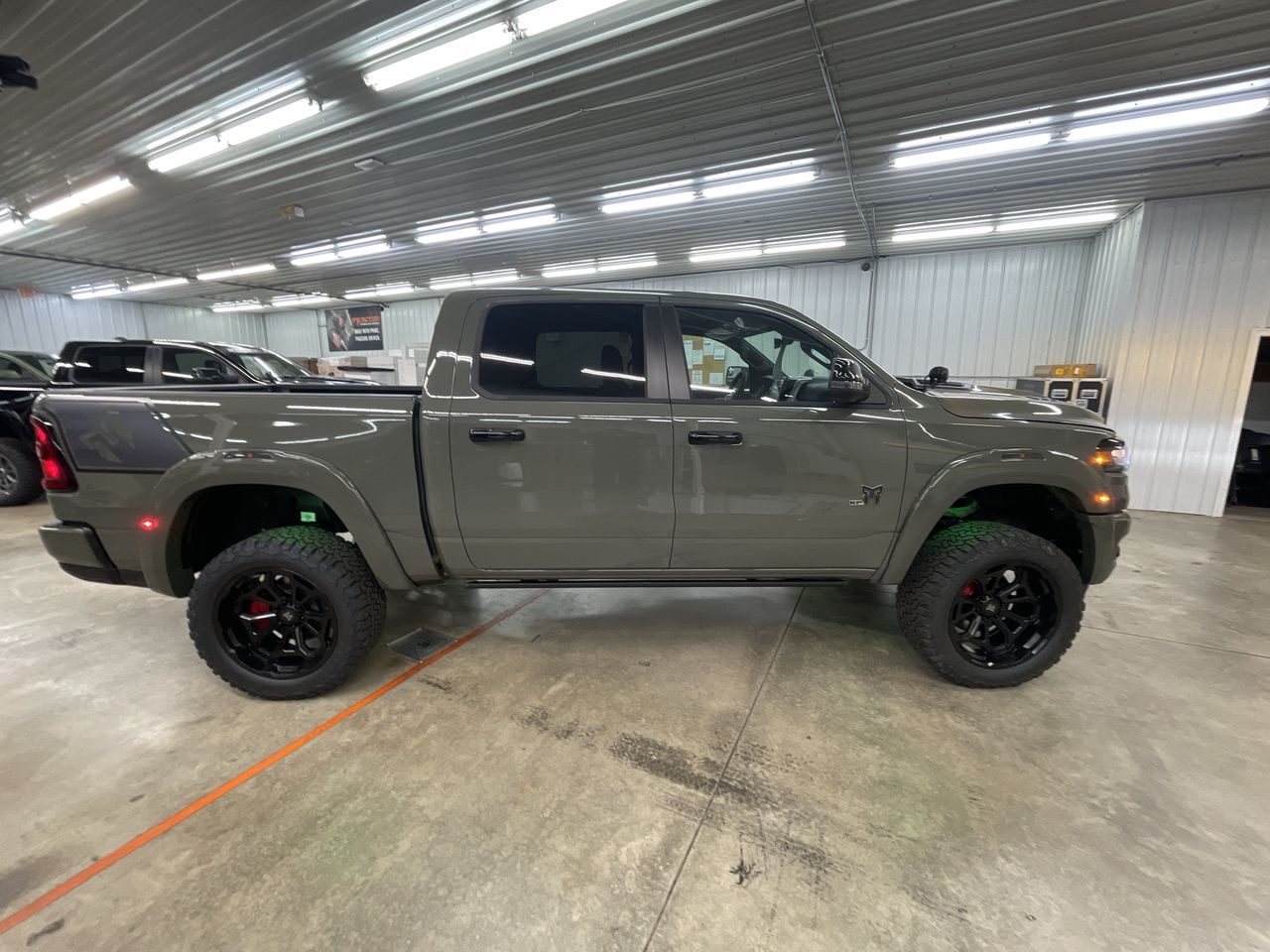 Vehicle Image 9