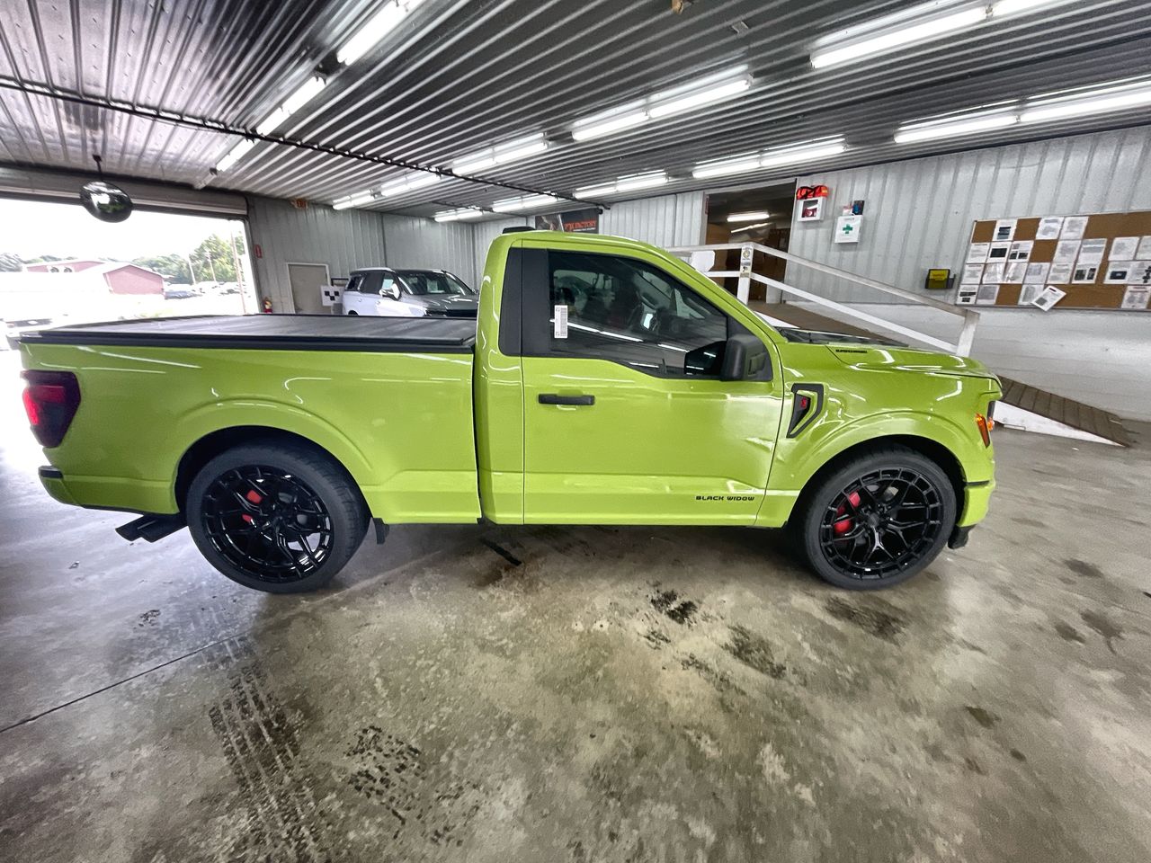 Vehicle Image 9