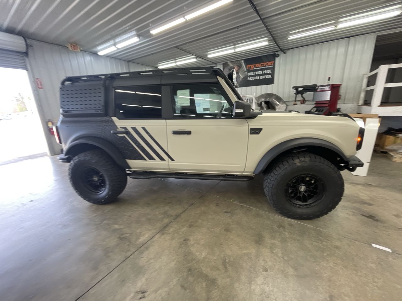 Vehicle Image 9