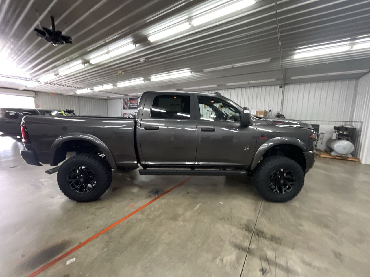 Vehicle Image 9