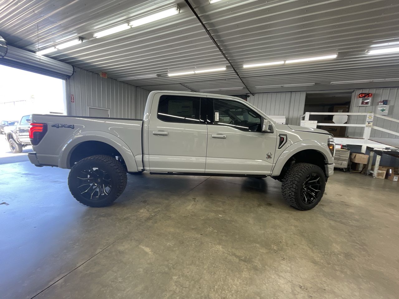 Vehicle Image 9