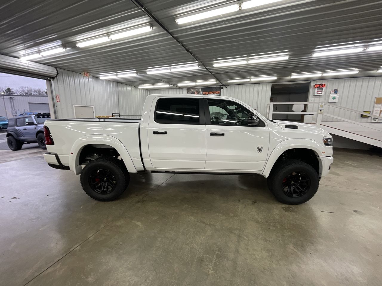 Vehicle Image 9