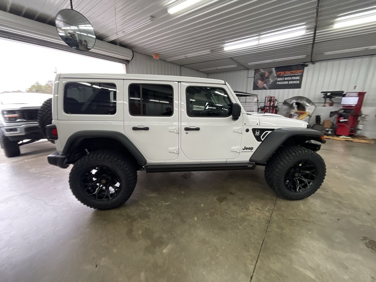 Vehicle Image 9