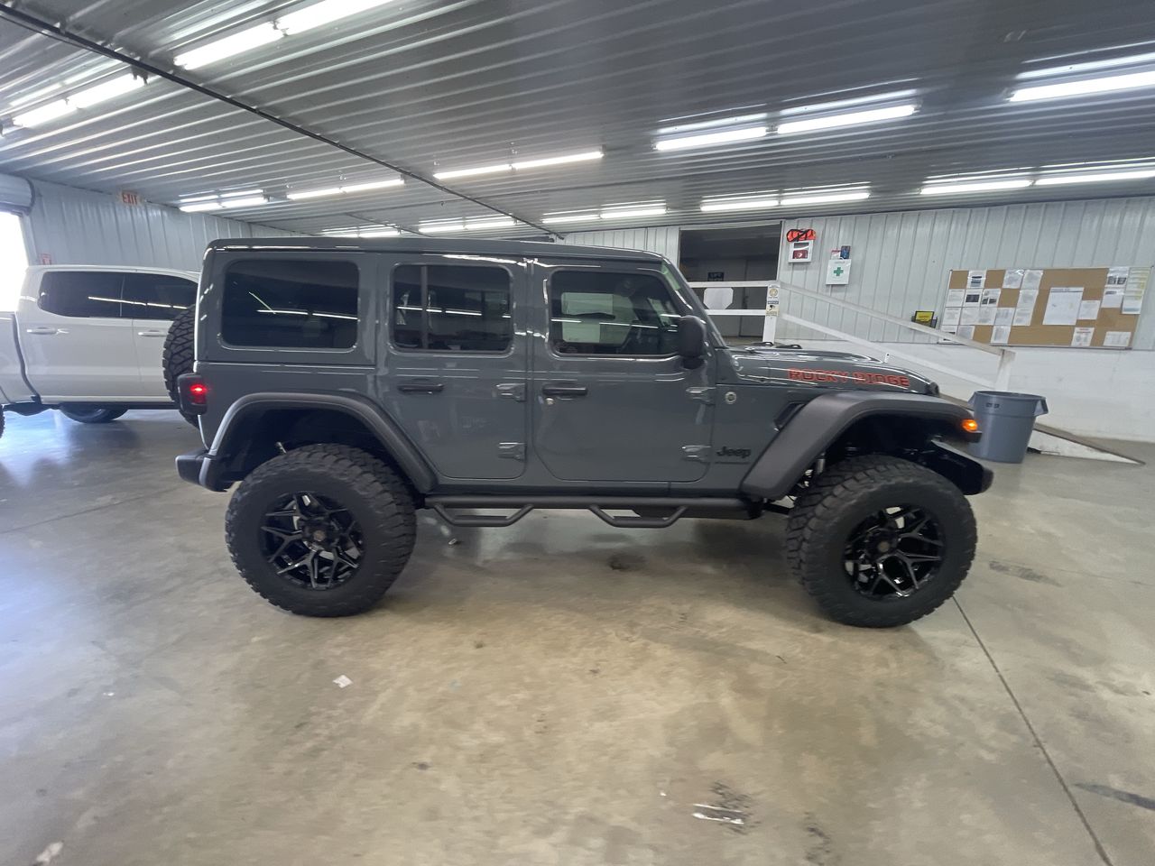 Vehicle Image 9