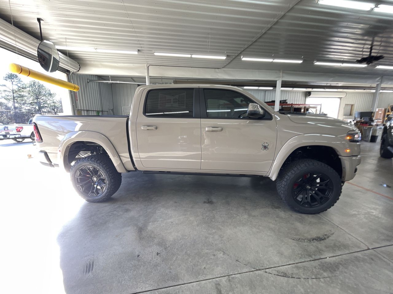 Vehicle Image 9
