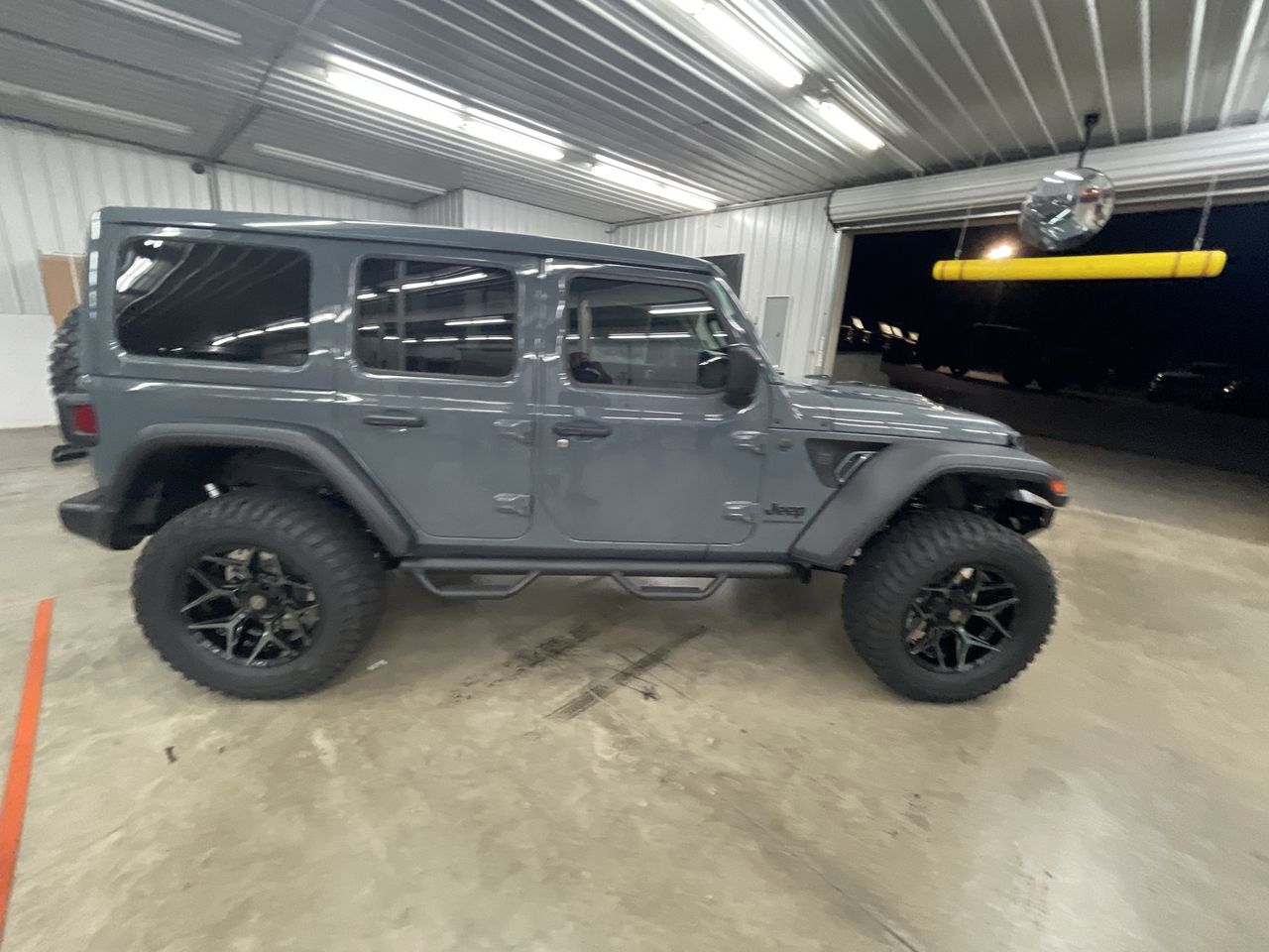 Vehicle Image 8