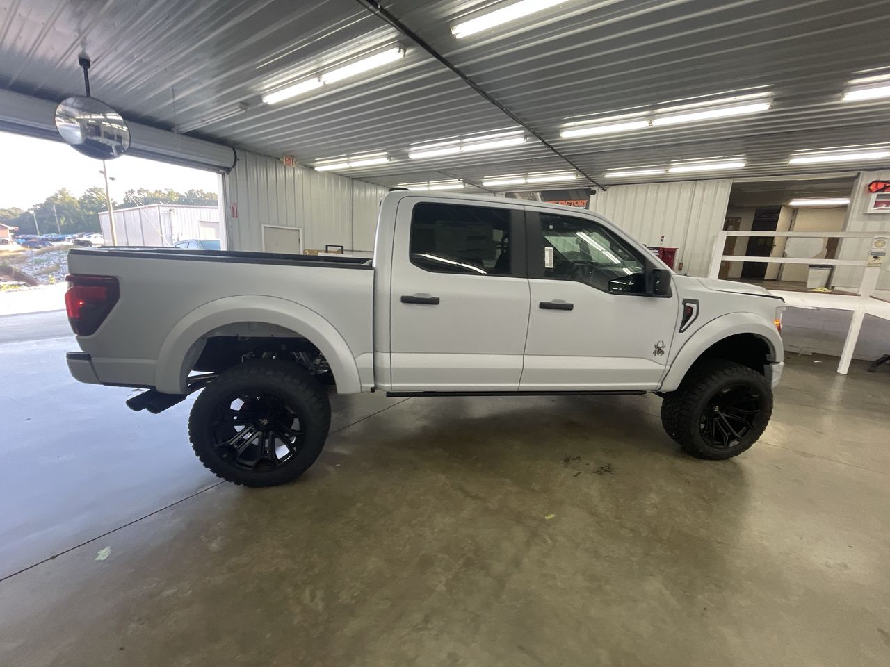 Vehicle Image 8