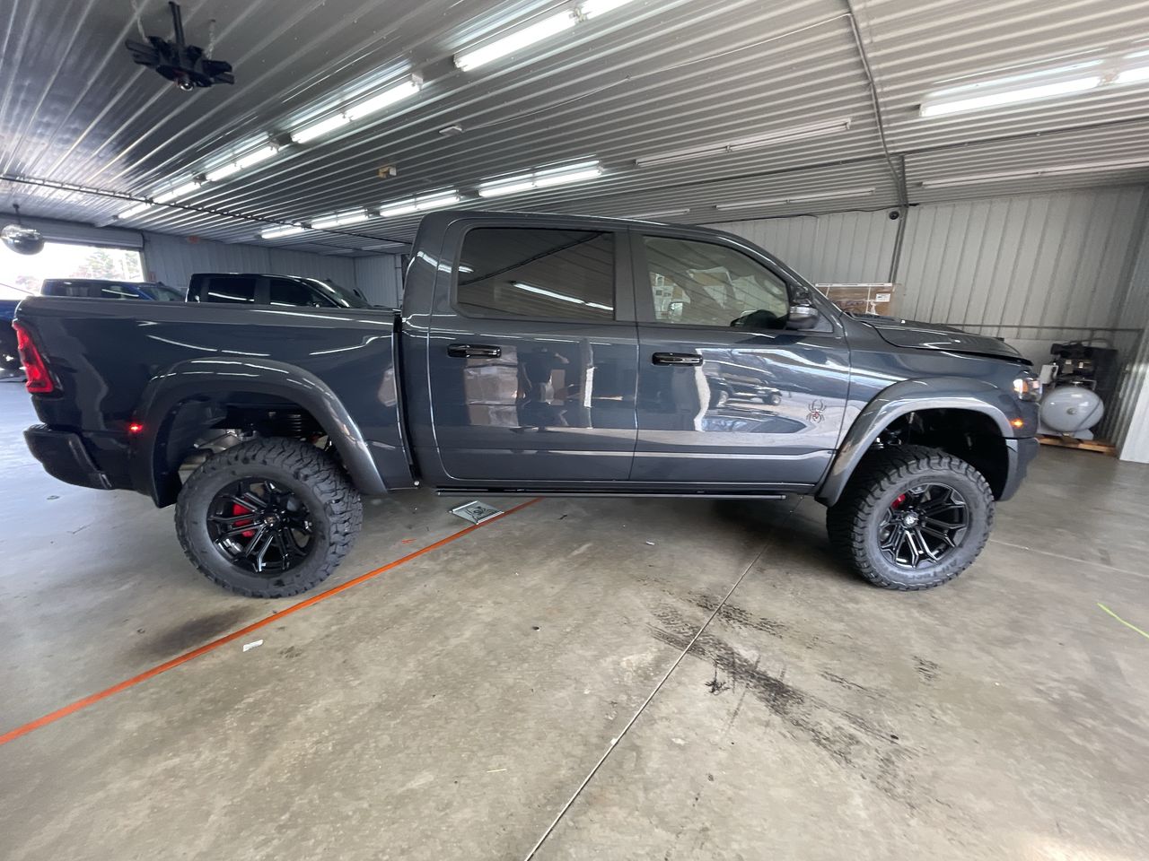 Vehicle Image 9