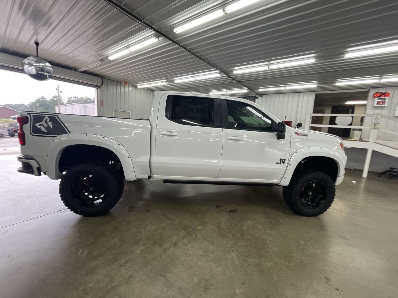 Vehicle Image 8