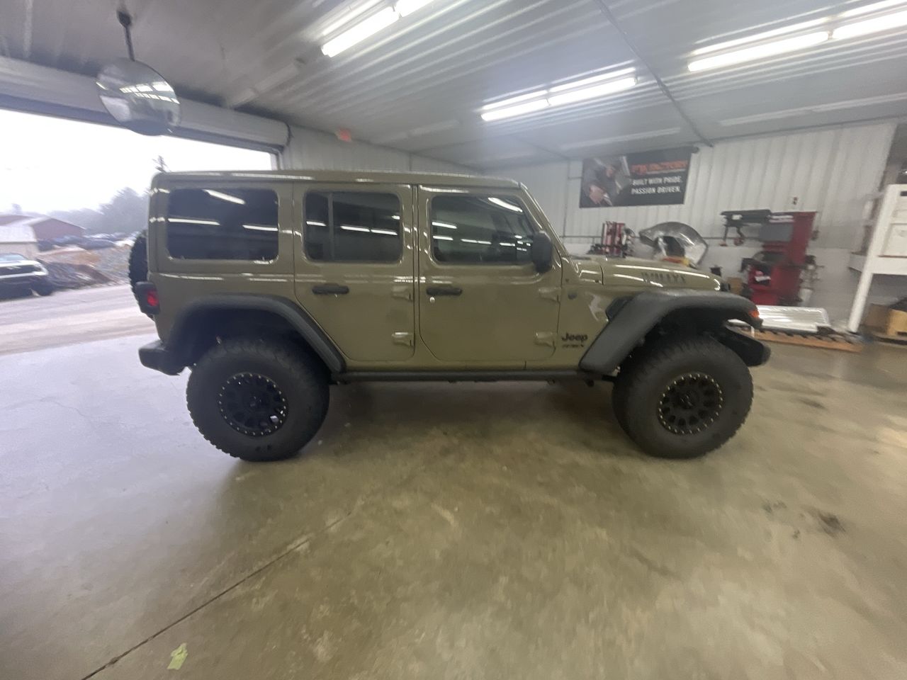 Vehicle Image 9