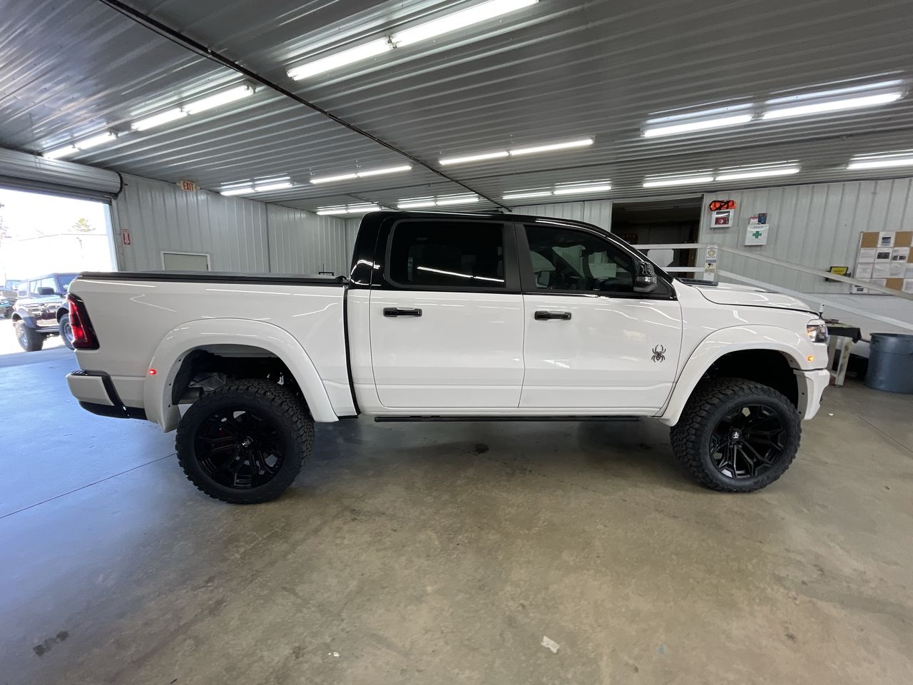 Vehicle Image 9