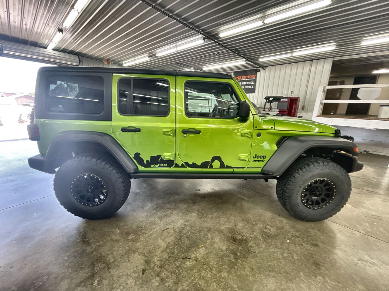 Vehicle Image 9