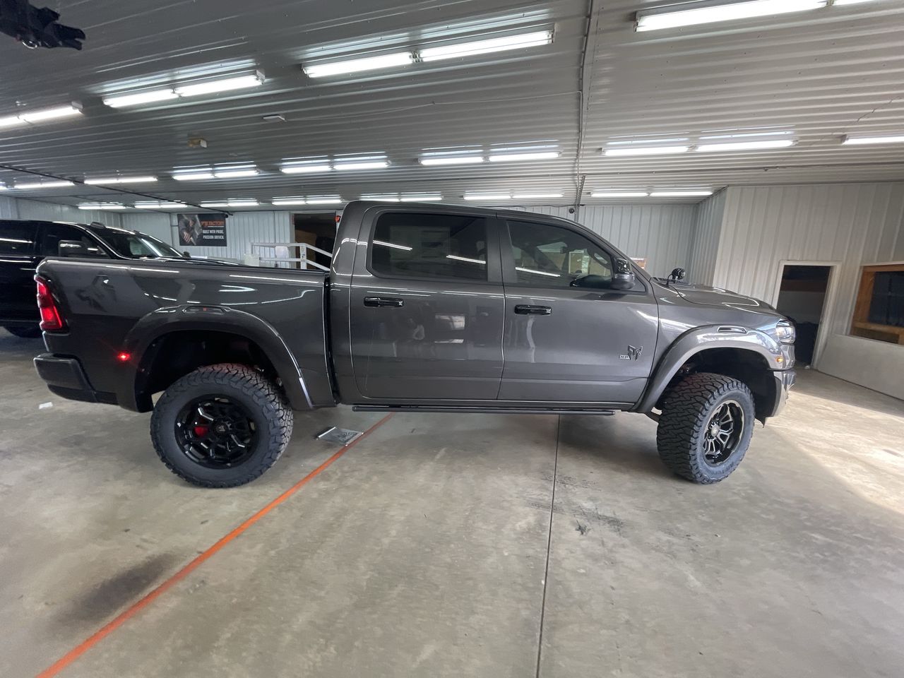 Vehicle Image 9