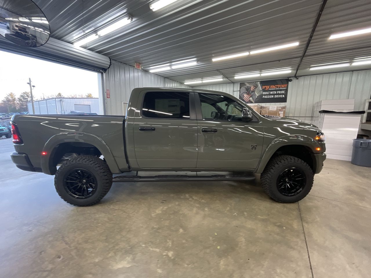 Vehicle Image 9