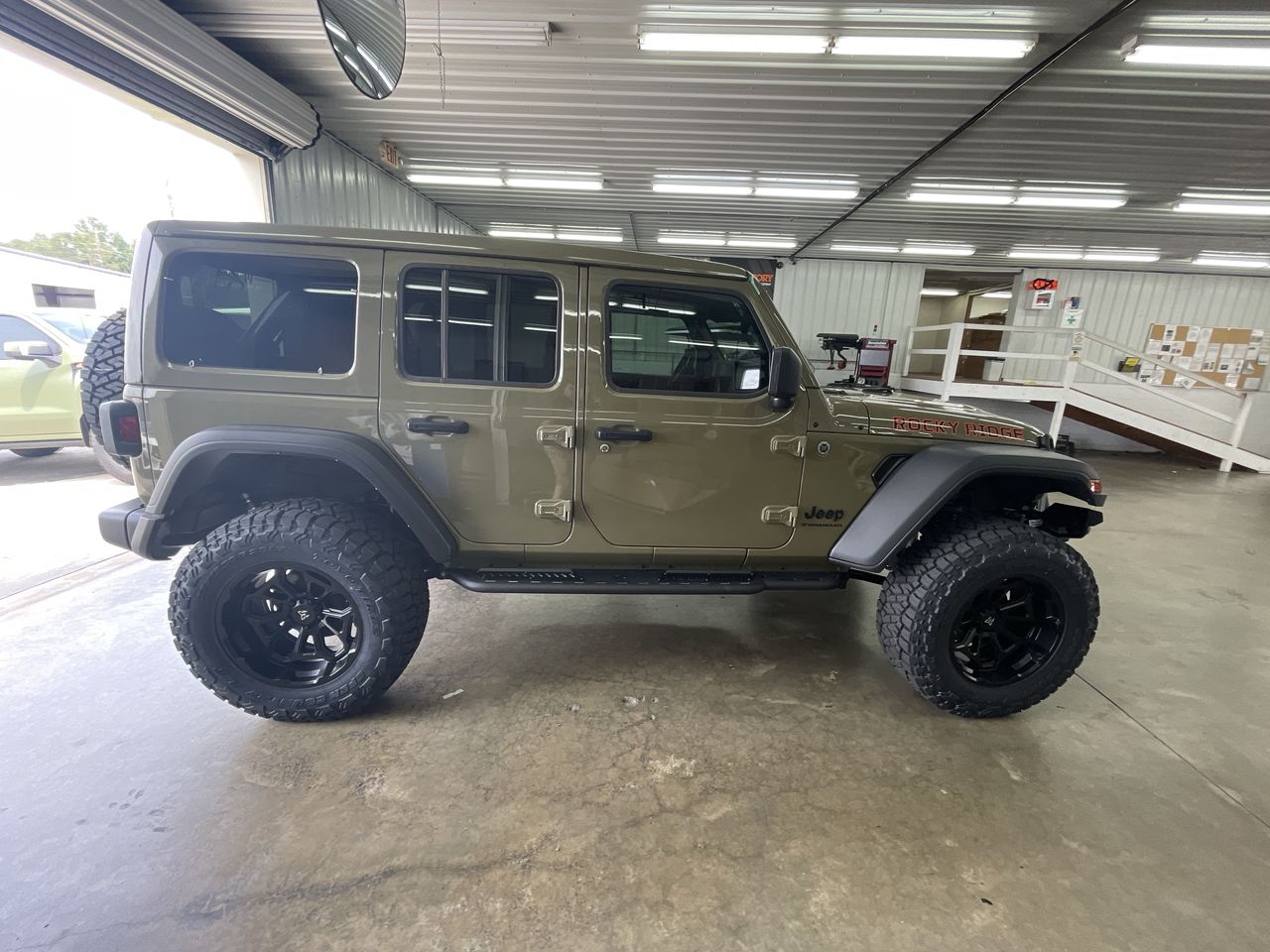 Vehicle Image 9