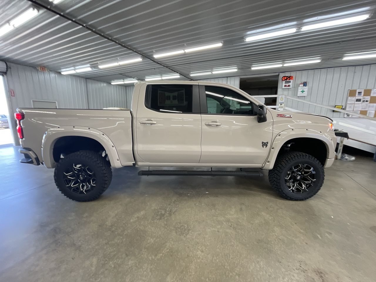 Vehicle Image 9
