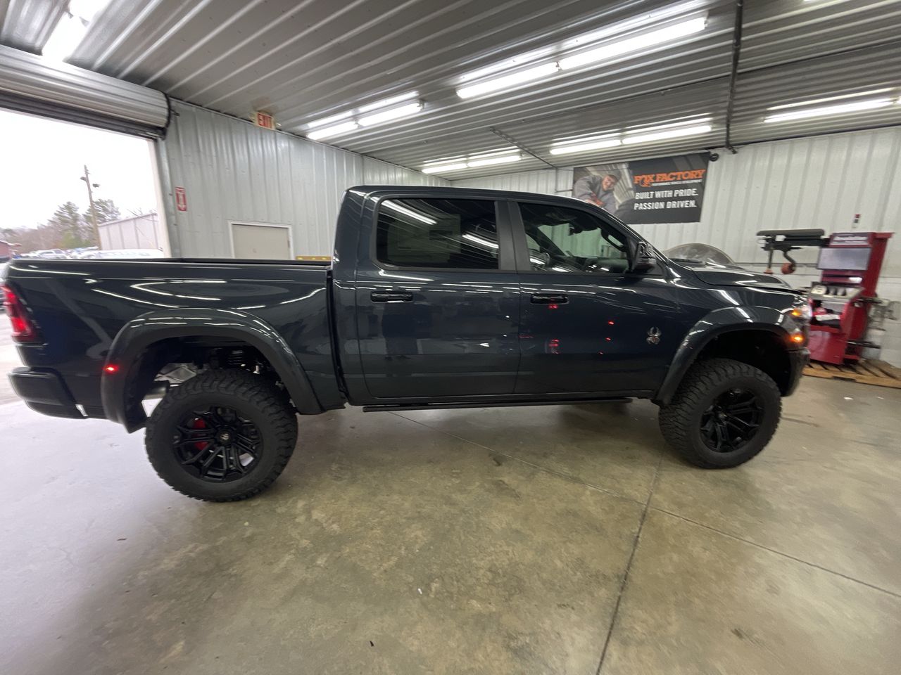 Vehicle Image 9