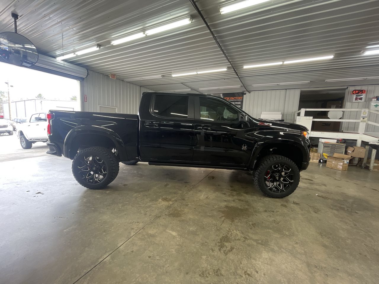 Vehicle Image 9
