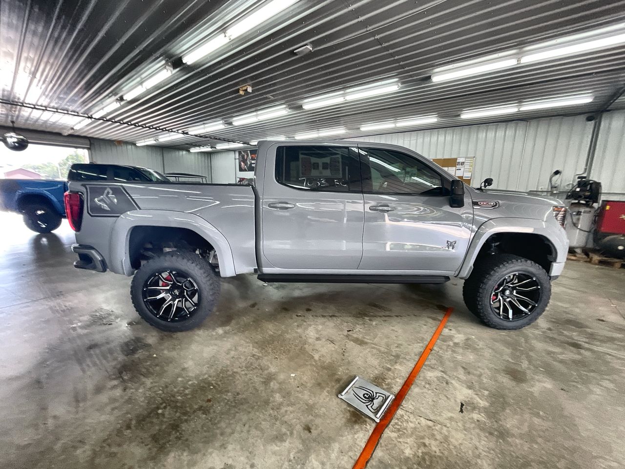 Vehicle Image 9
