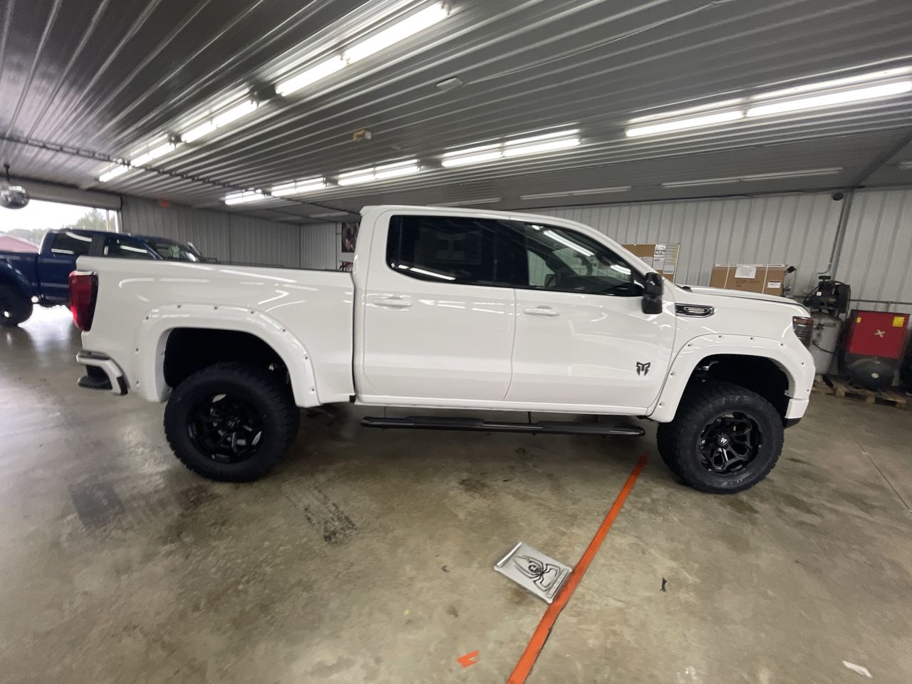 Vehicle Image 8