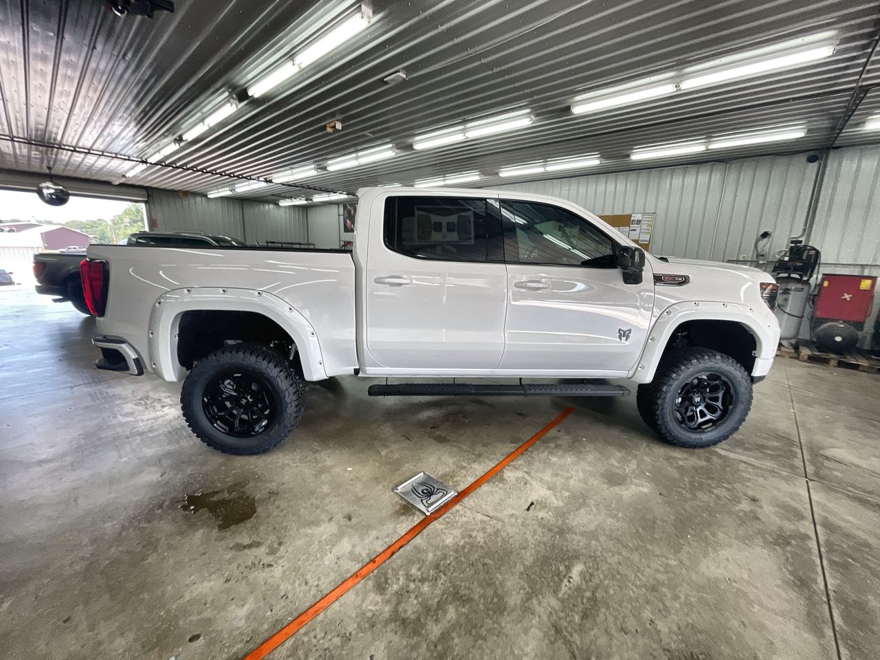 Vehicle Image 9