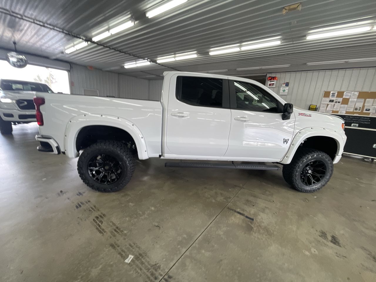 Vehicle Image 9