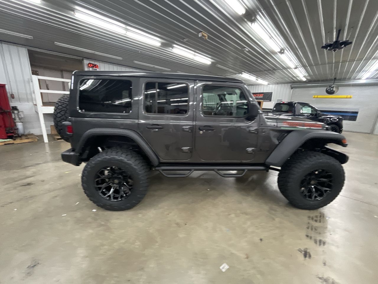 Vehicle Image 9