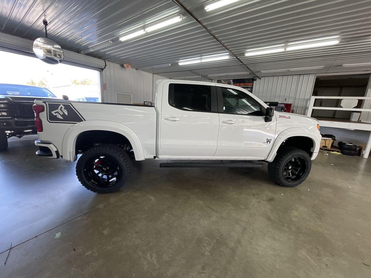 Vehicle Image 9