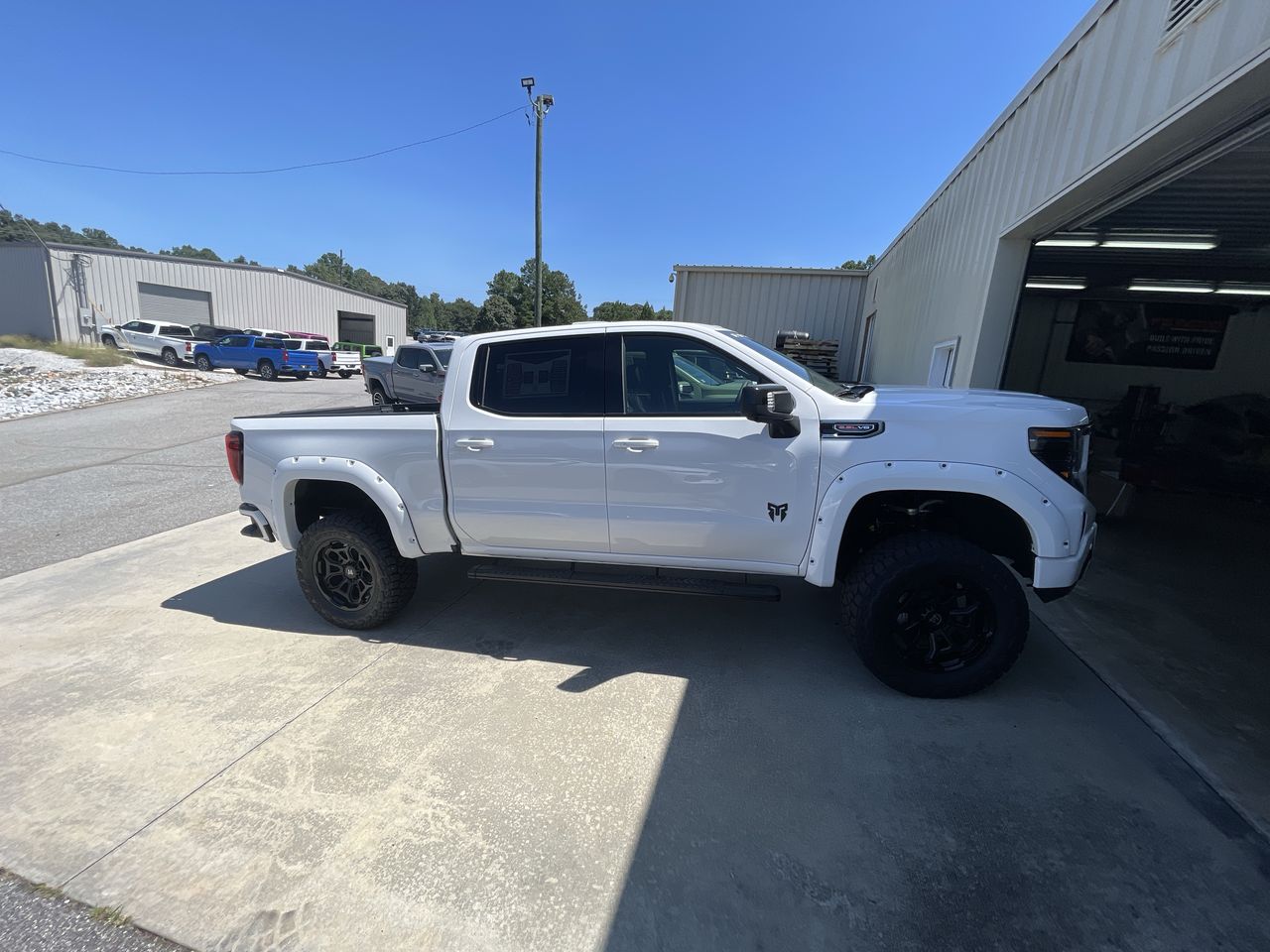 Vehicle Image 8