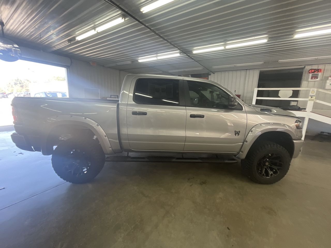 Vehicle Image 9
