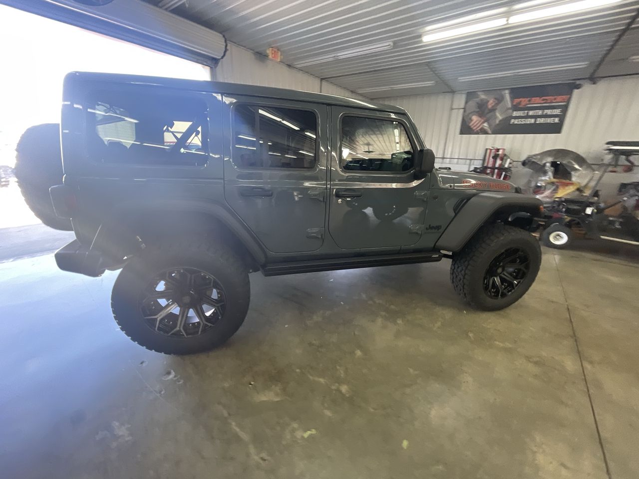 Vehicle Image 9