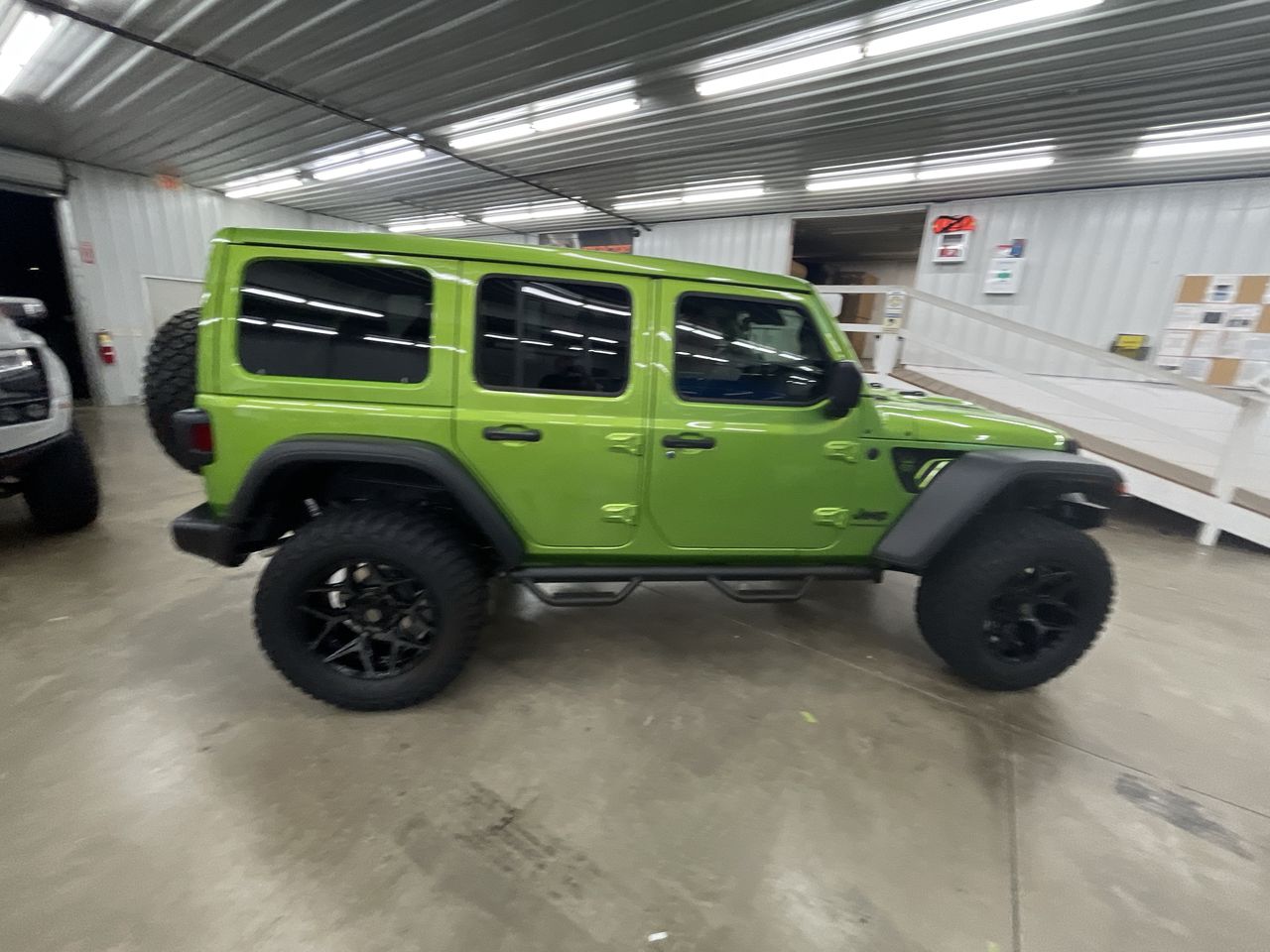Vehicle Image 8