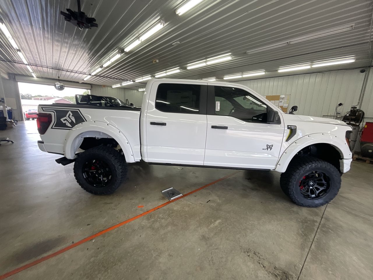 Vehicle Image 8