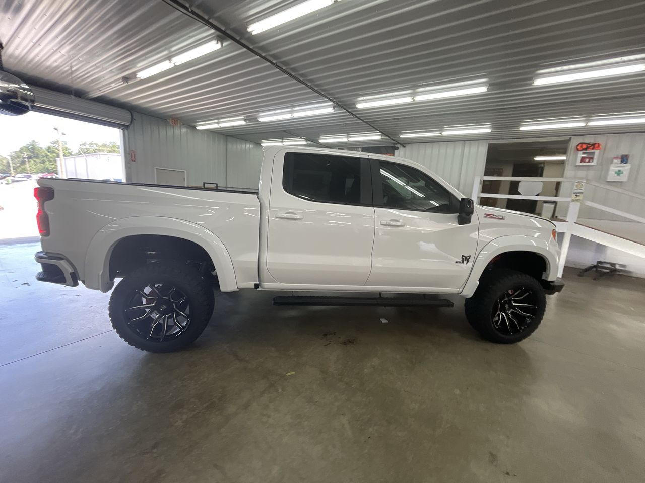 Vehicle Image 9