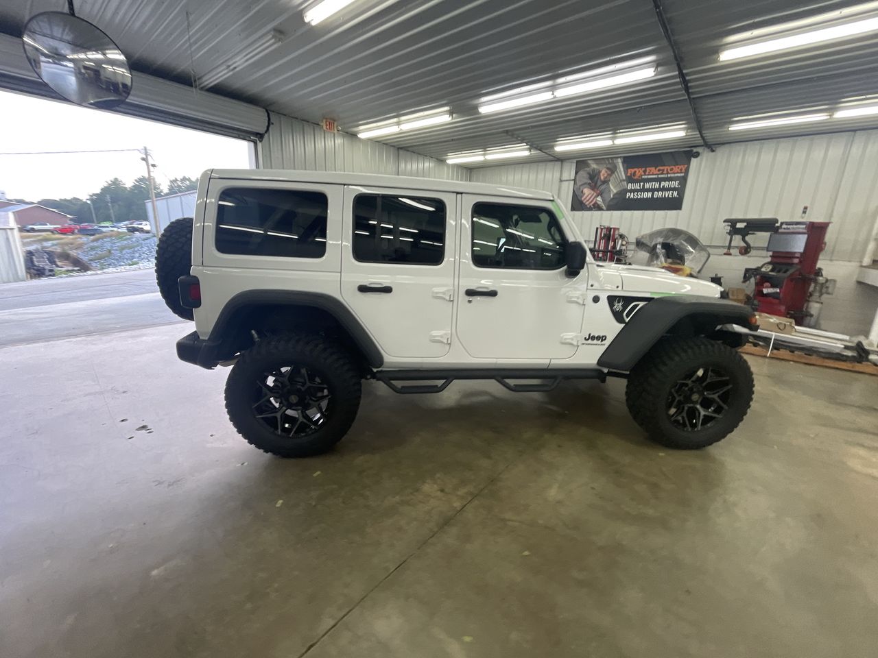 Vehicle Image 9
