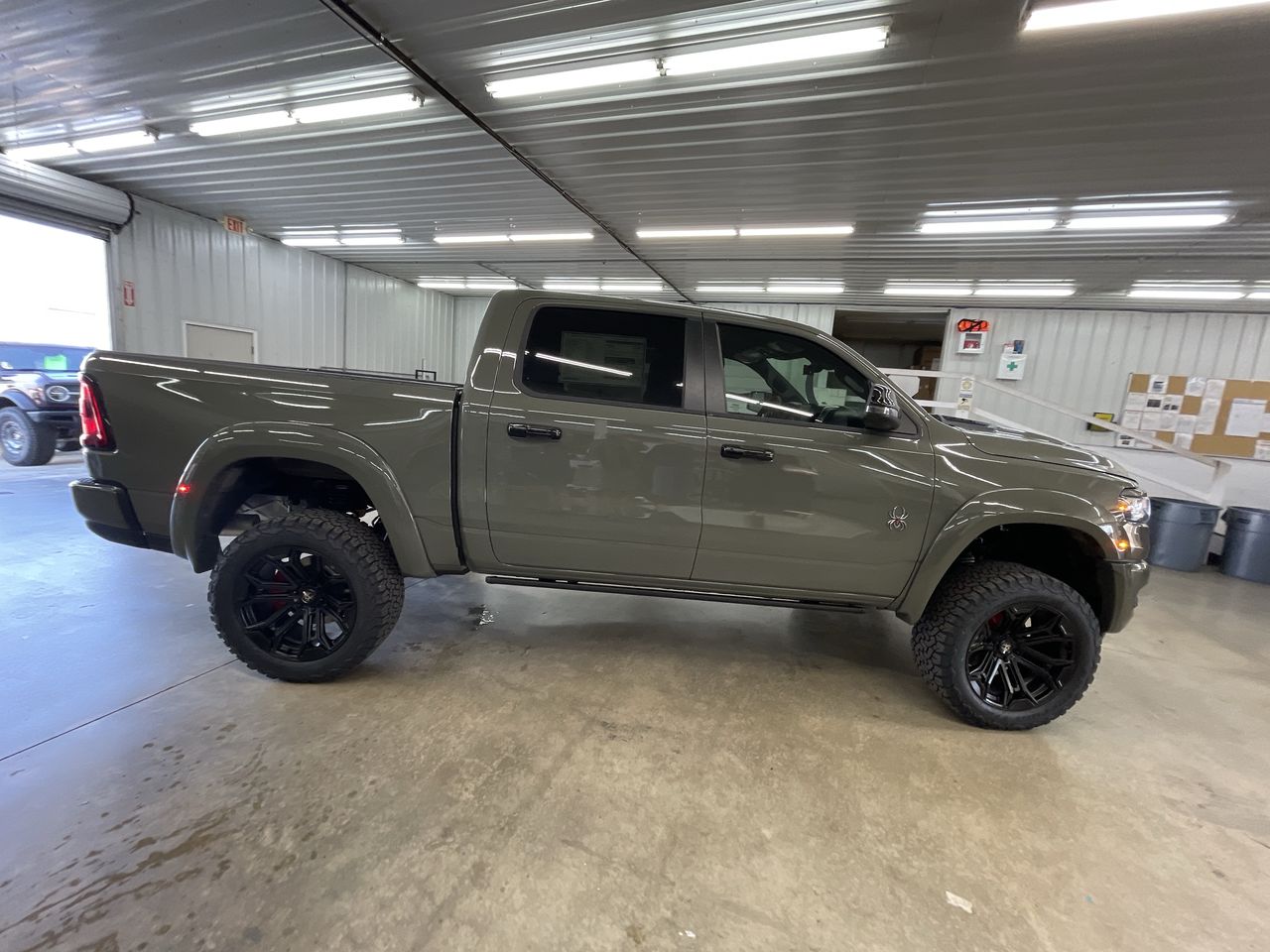 Vehicle Image 9