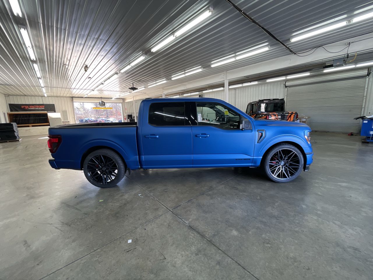 Vehicle Image 9