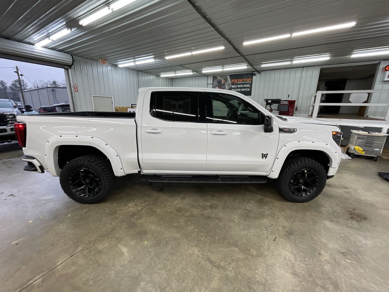 Vehicle Image 9