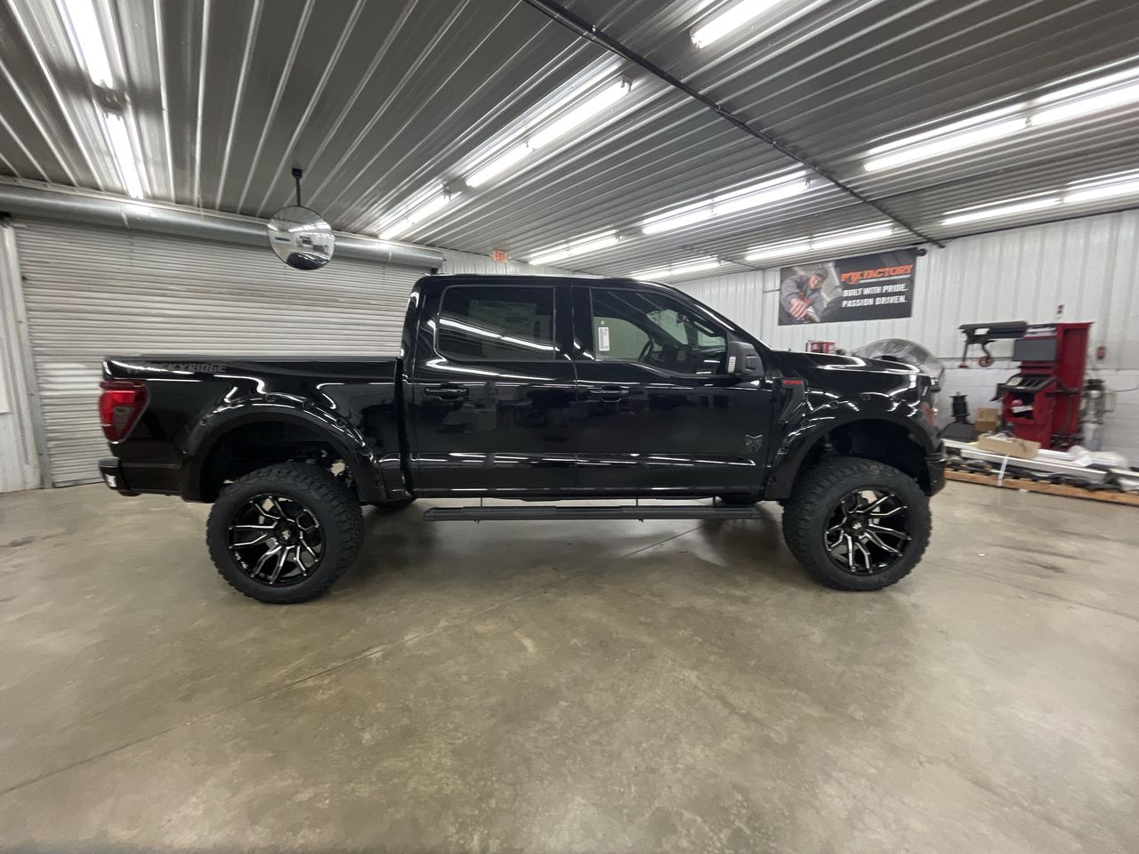Vehicle Image 9