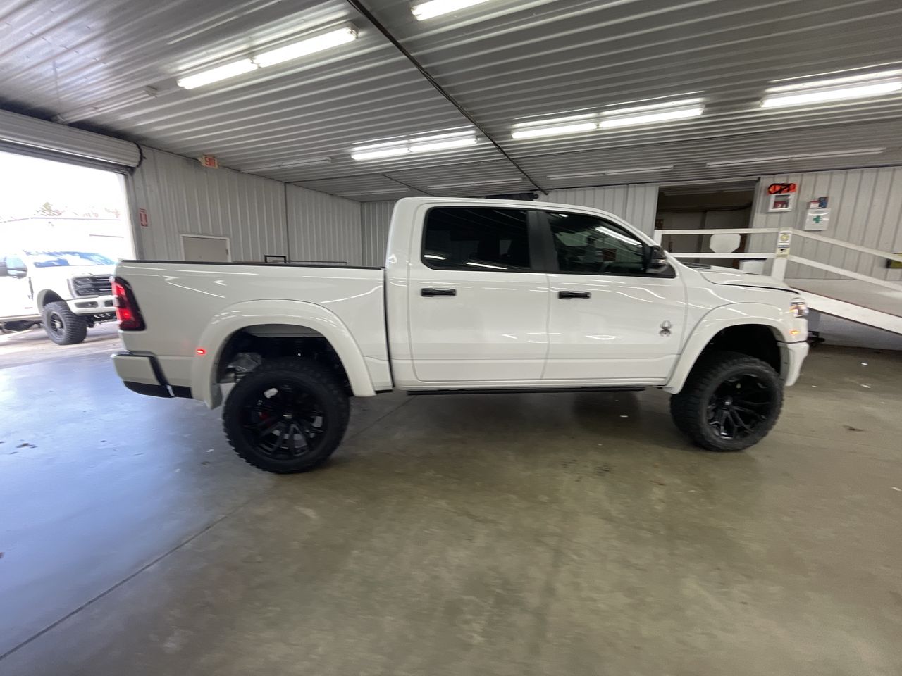 Vehicle Image 9