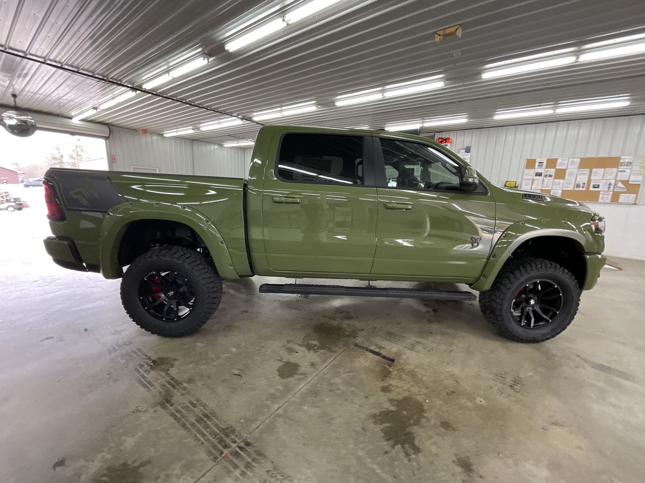 Vehicle Image 9