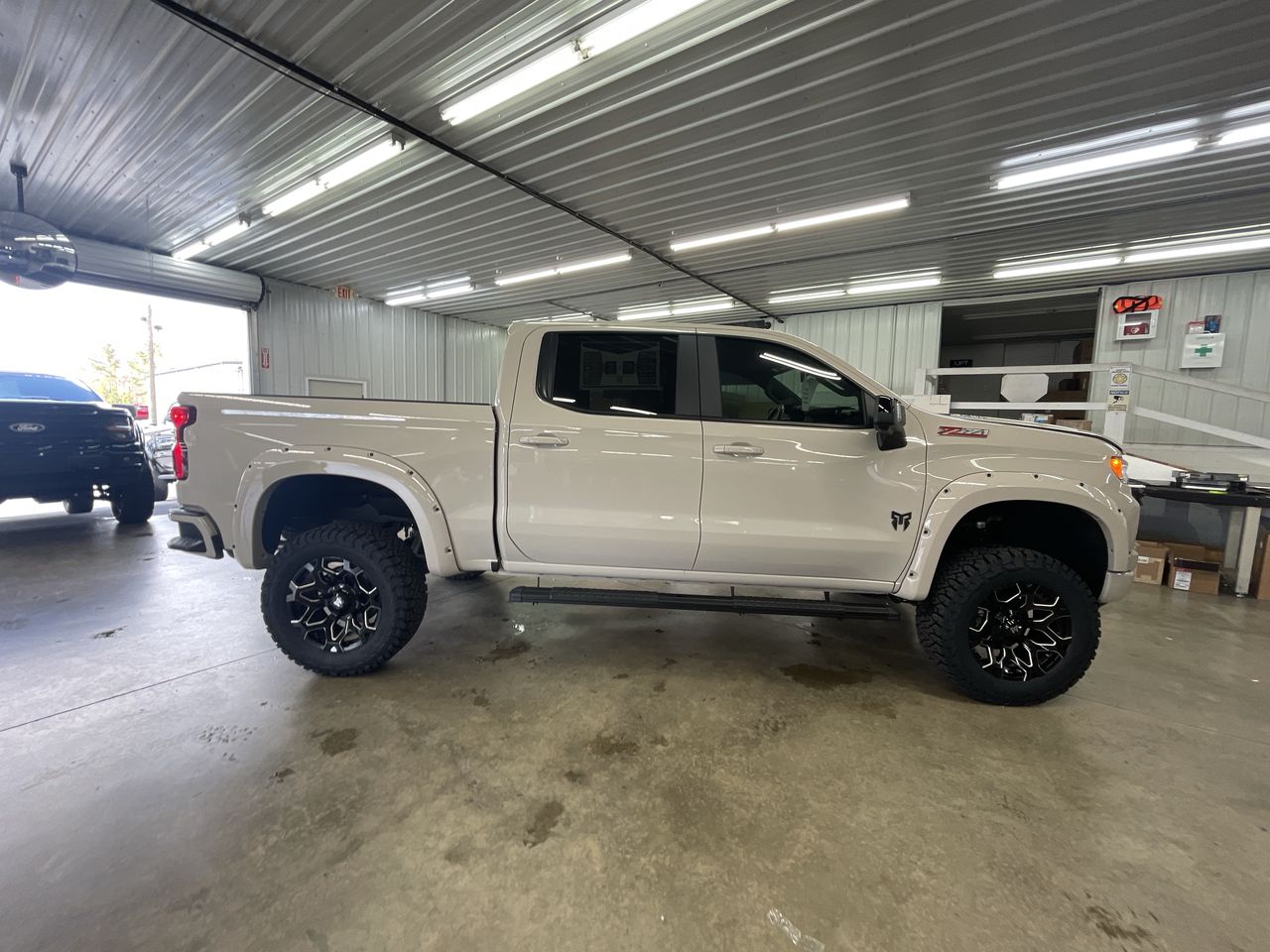 Vehicle Image 9