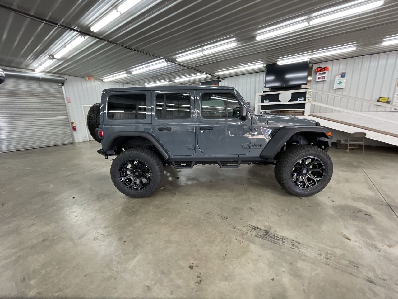 Vehicle Image 9