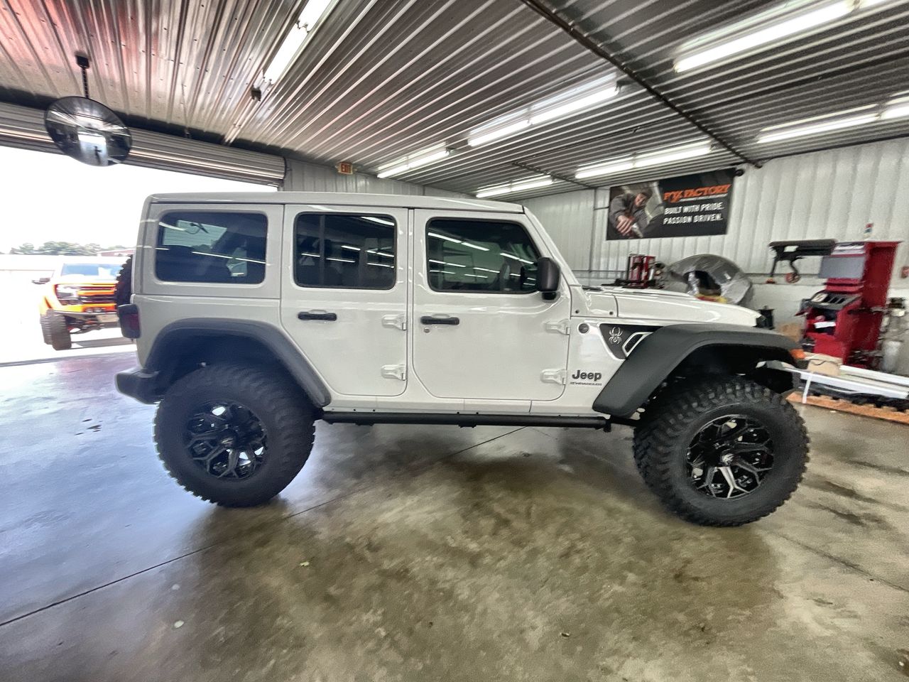 Vehicle Image 9