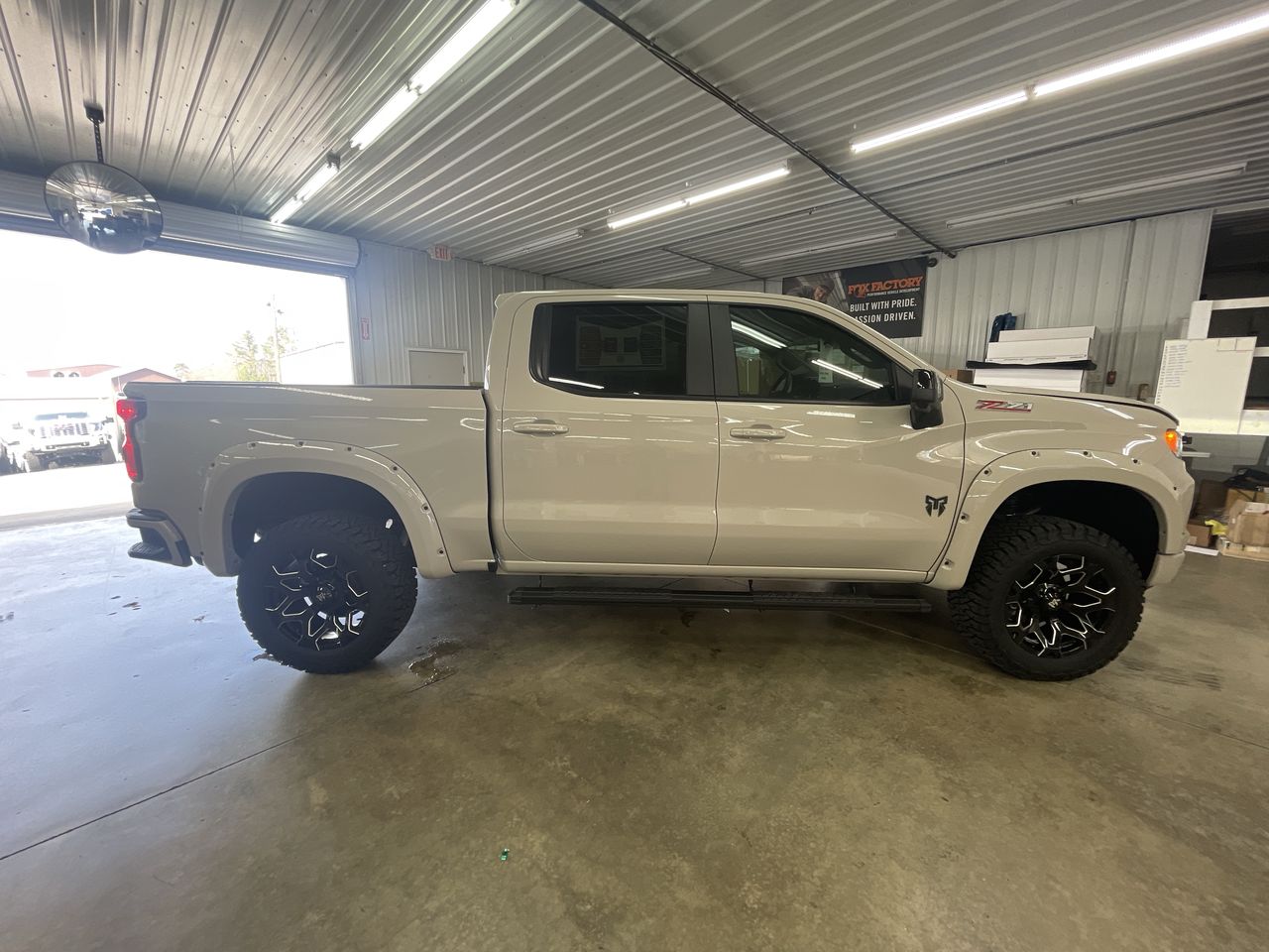 Vehicle Image 9