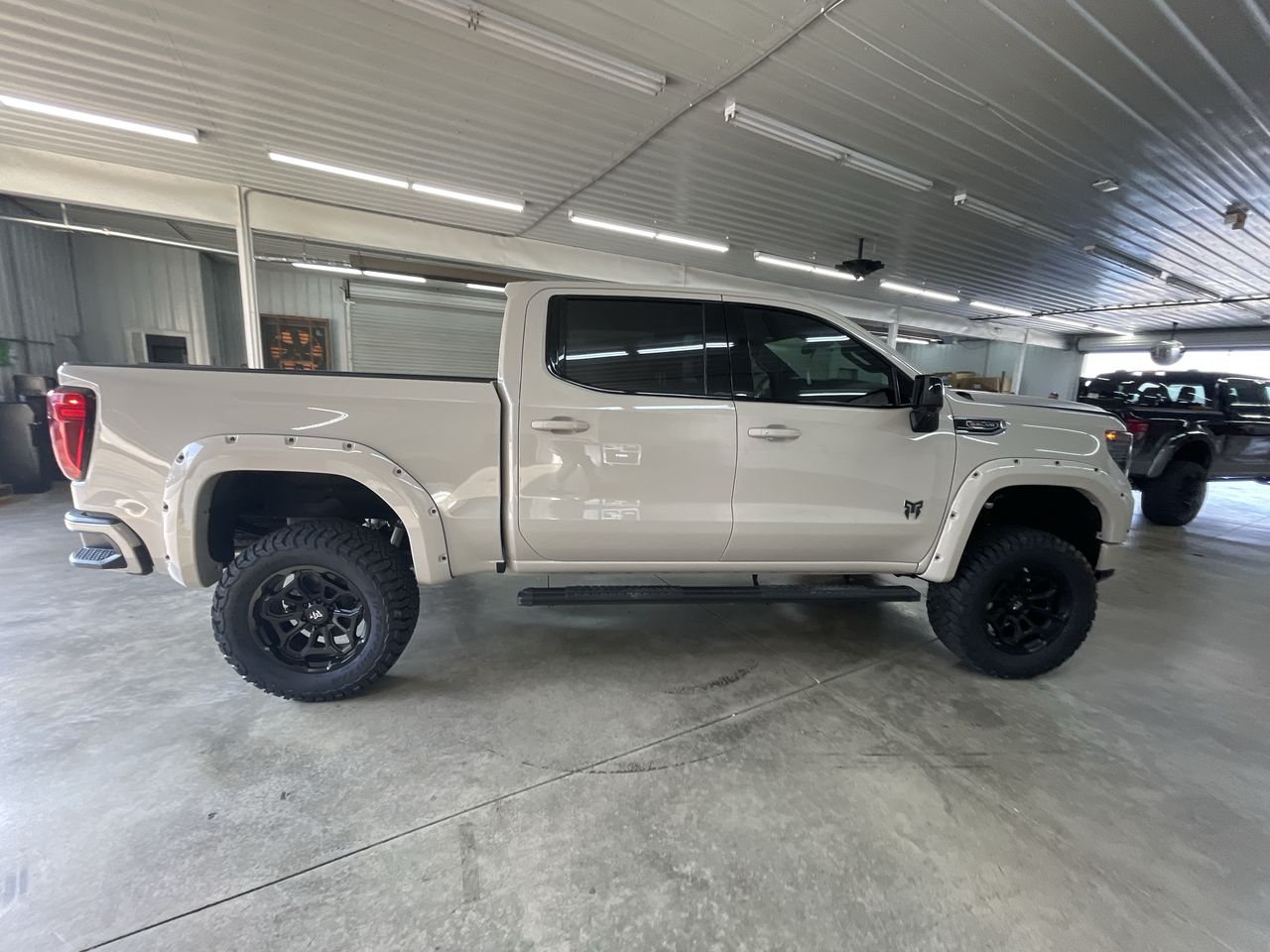 Vehicle Image 9